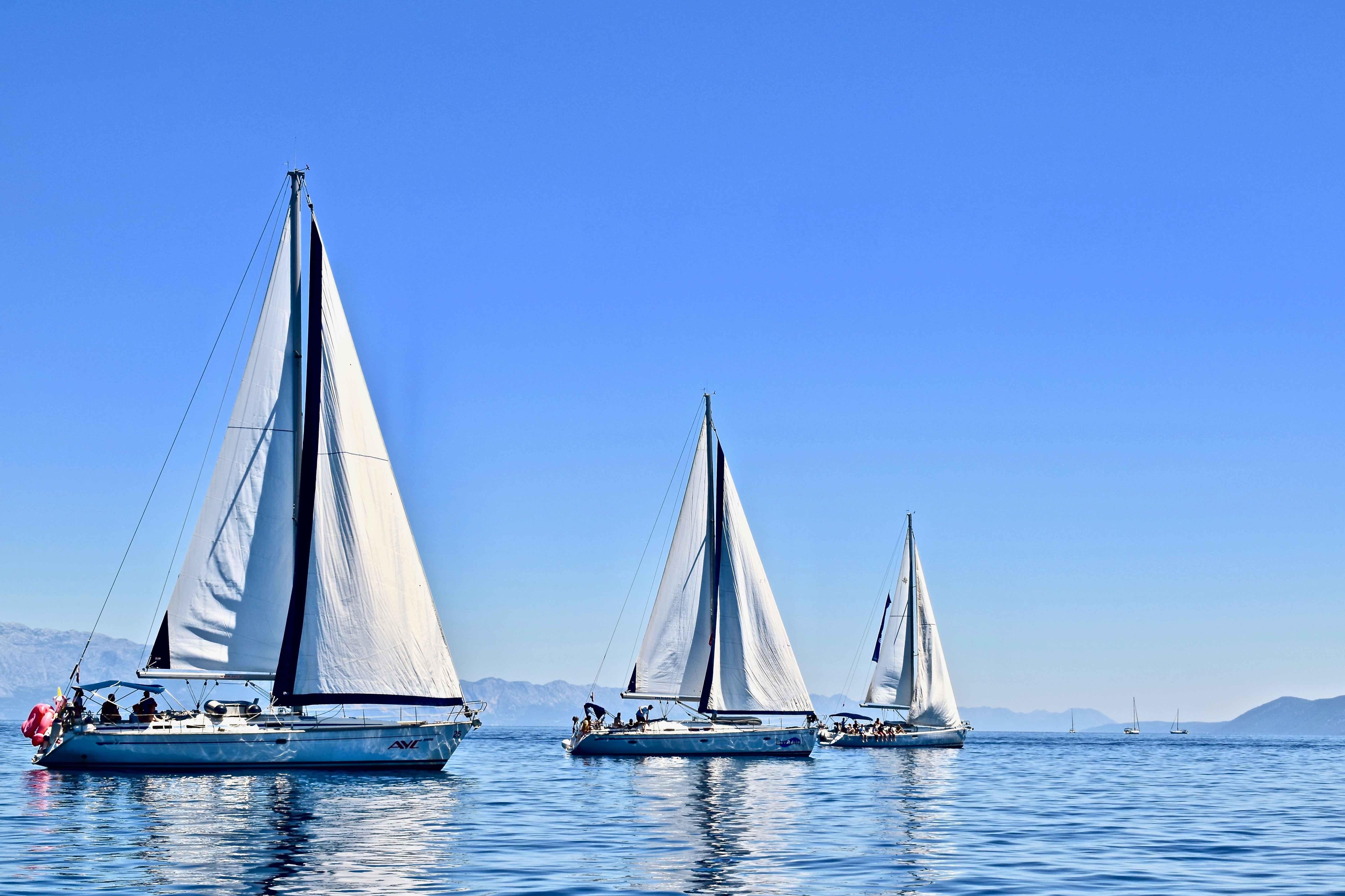 Sailboats - The Pros and Cons | SkiSafe